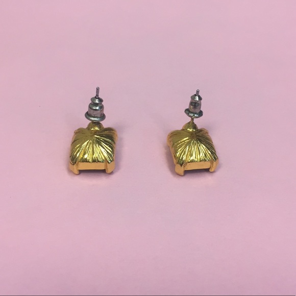 Ruby-like pierced-ear studs - Picture 4 of 6